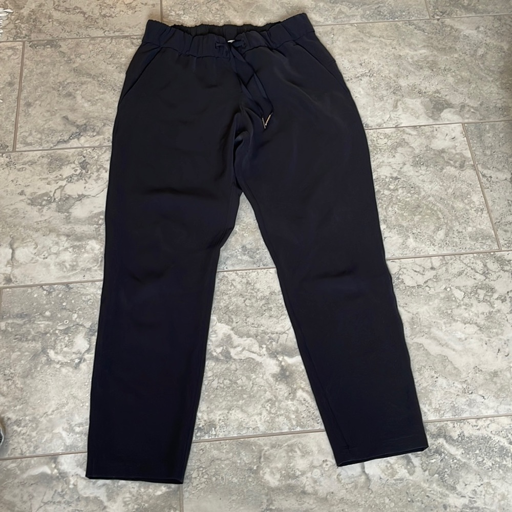 Lululemon Joggers size 6 used -great condition